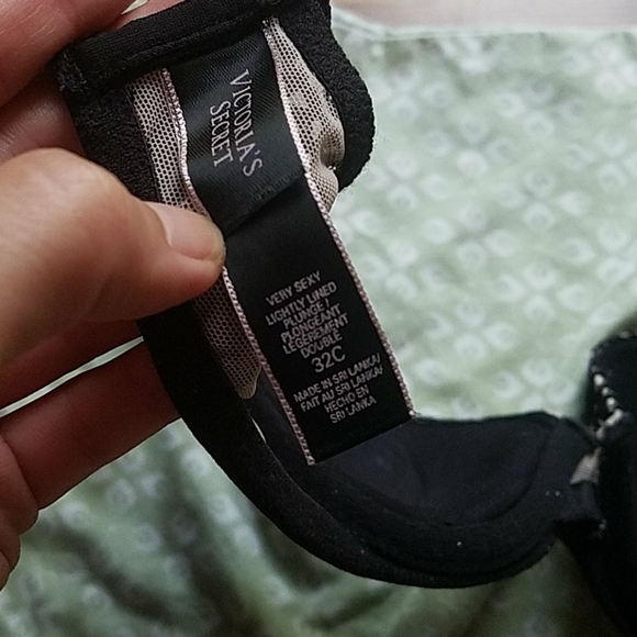 VS Very Sexy lightly lined plunge size 32c - Picture 4 of 4